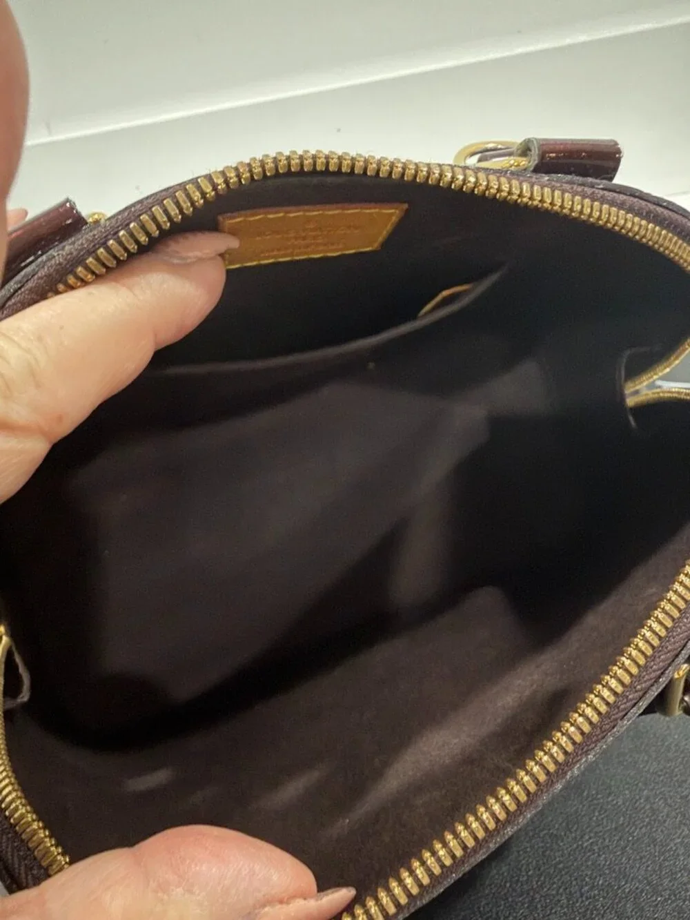 Louis Vuitton Alma BB Patent Leather Handbag (JB1507)